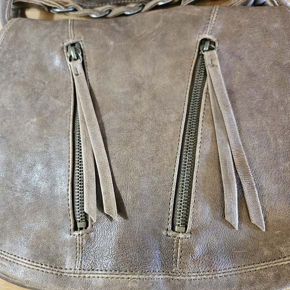 Pablo - Made in France - Brown Leather Messenger Style Crossbody Bag - Picture 2 of 16